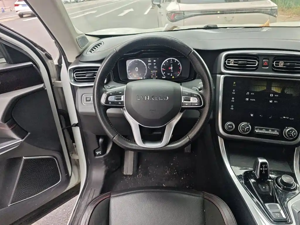 Lynk & Co 01 — миниатюра 11