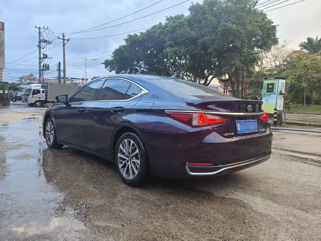 Lexus ES — миниатюра 2
