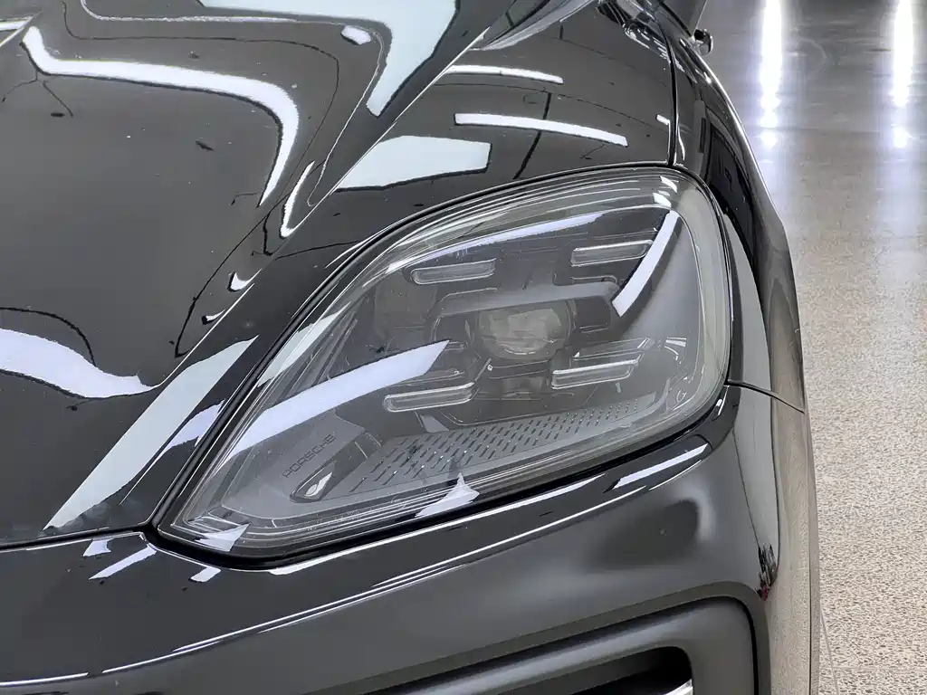 Porsche Cayenne — миниатюра 10
