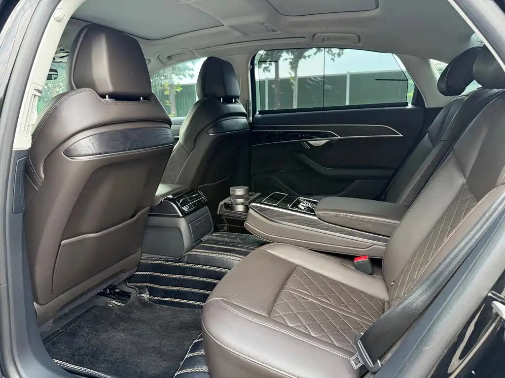 Audi A8 — миниатюра 8