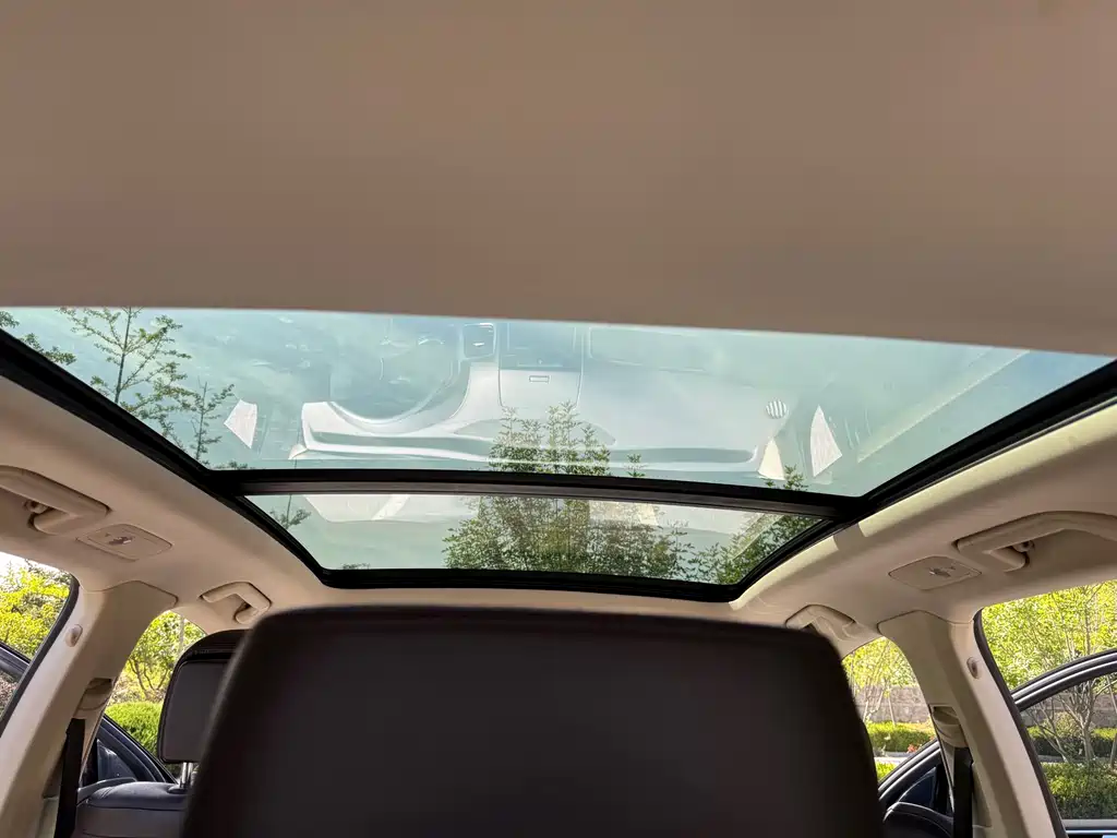 Volkswagen Touareg — миниатюра 14