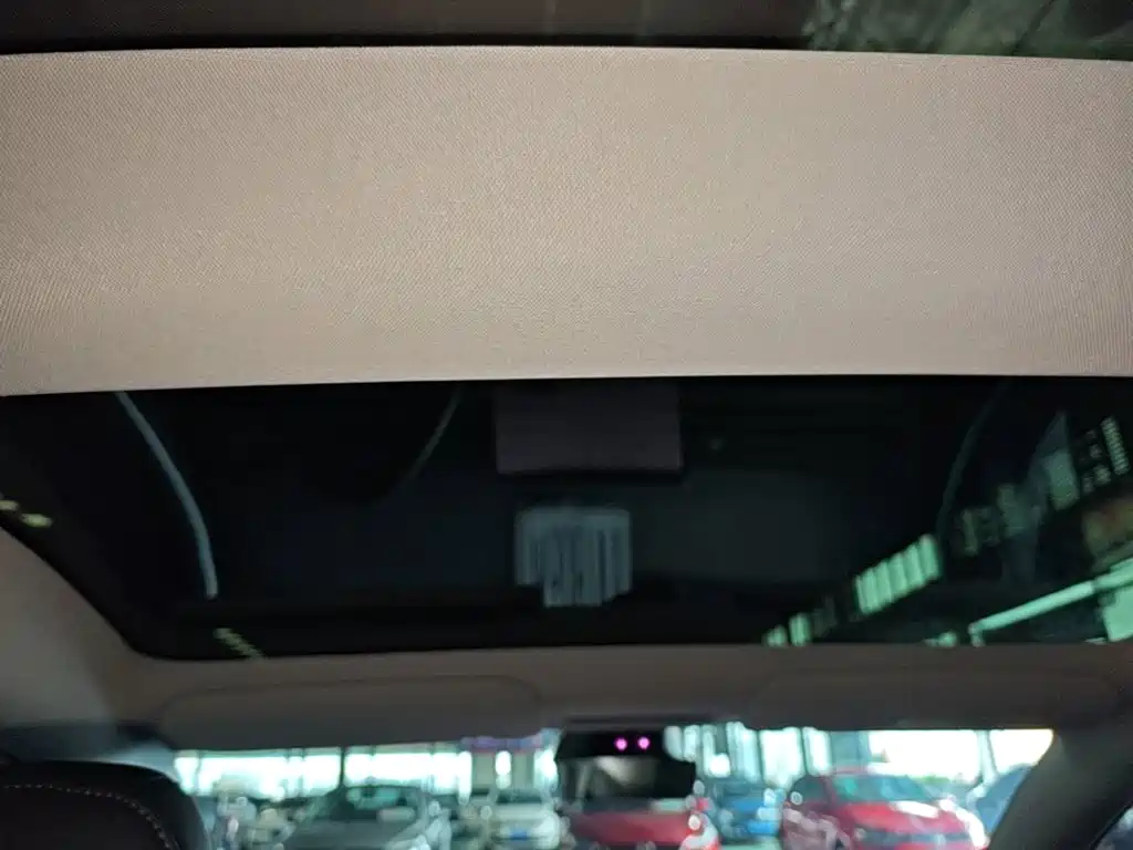 Tesla Model 3 — миниатюра 18