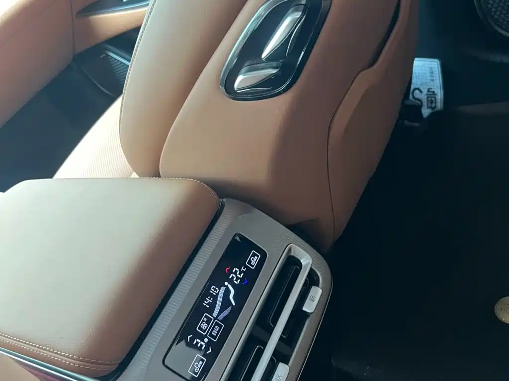 BYD Хань Ли — миниатюра 19