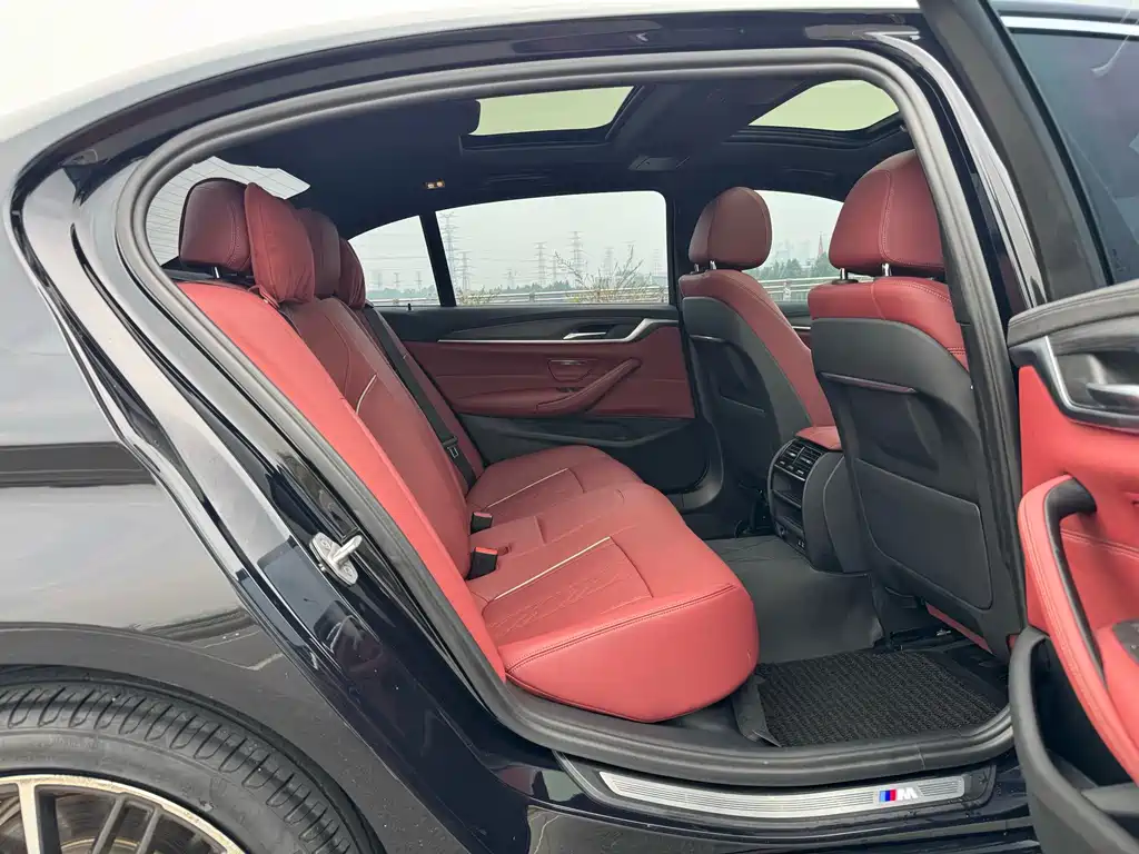 BMW 5 Series — миниатюра 26