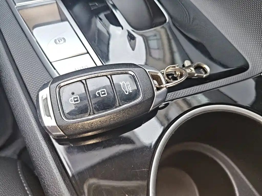 Hyundai Elantra — миниатюра 9