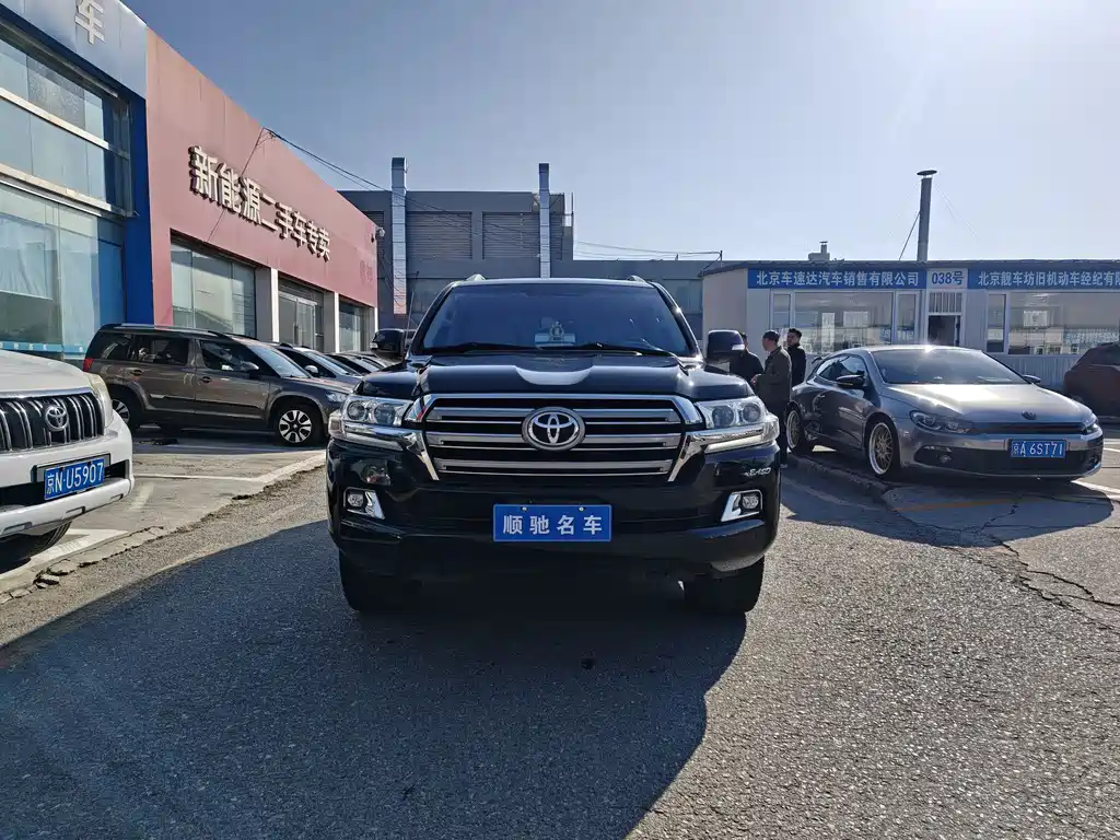 Toyota Land Cruiser 2018 5.7L XV-R