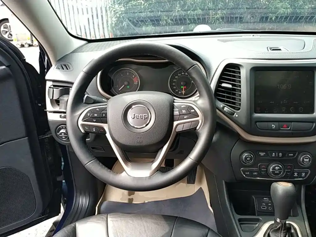 Jeep Cherokee — миниатюра 11