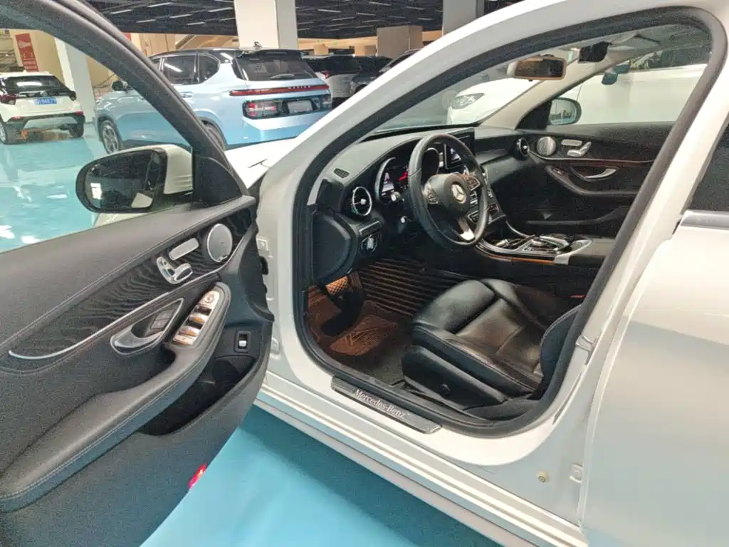 Mercedes-Benz C-Class — миниатюра 16