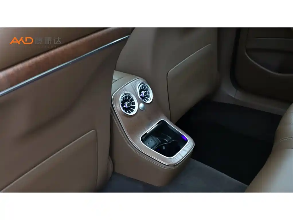 Mercedes-Benz E-Class — миниатюра 9