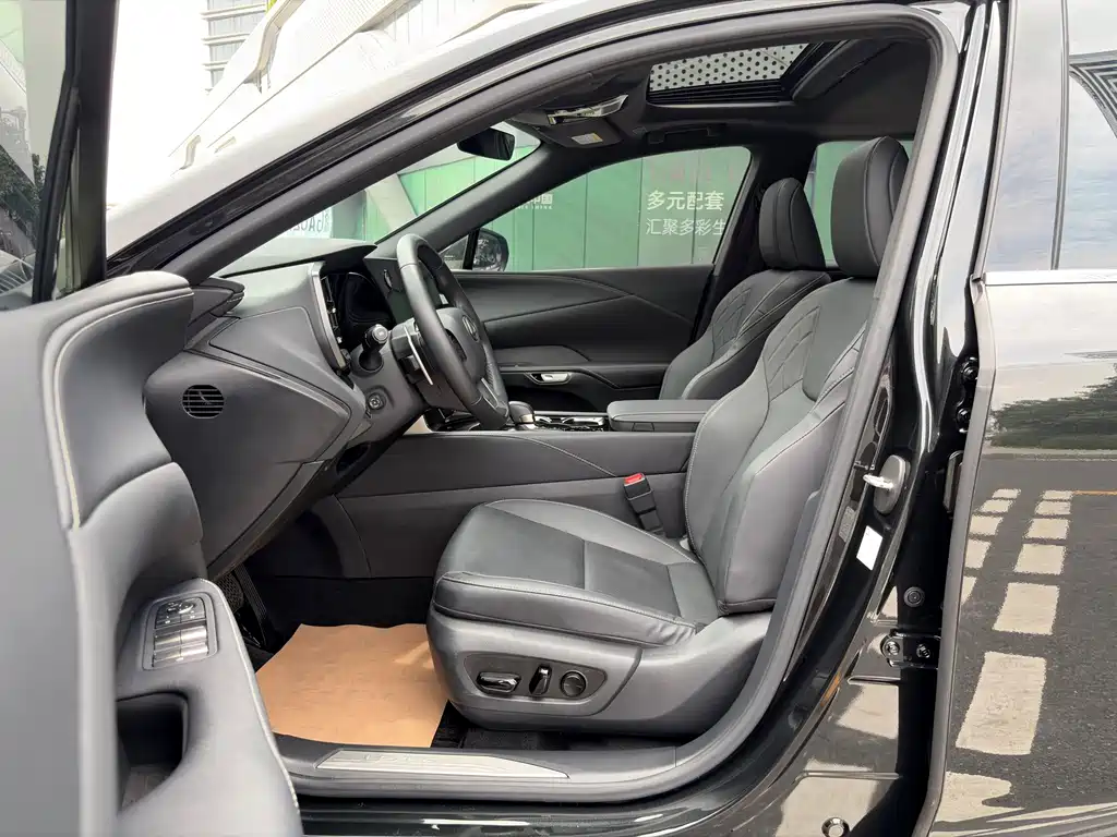 Lexus RX 2025 300