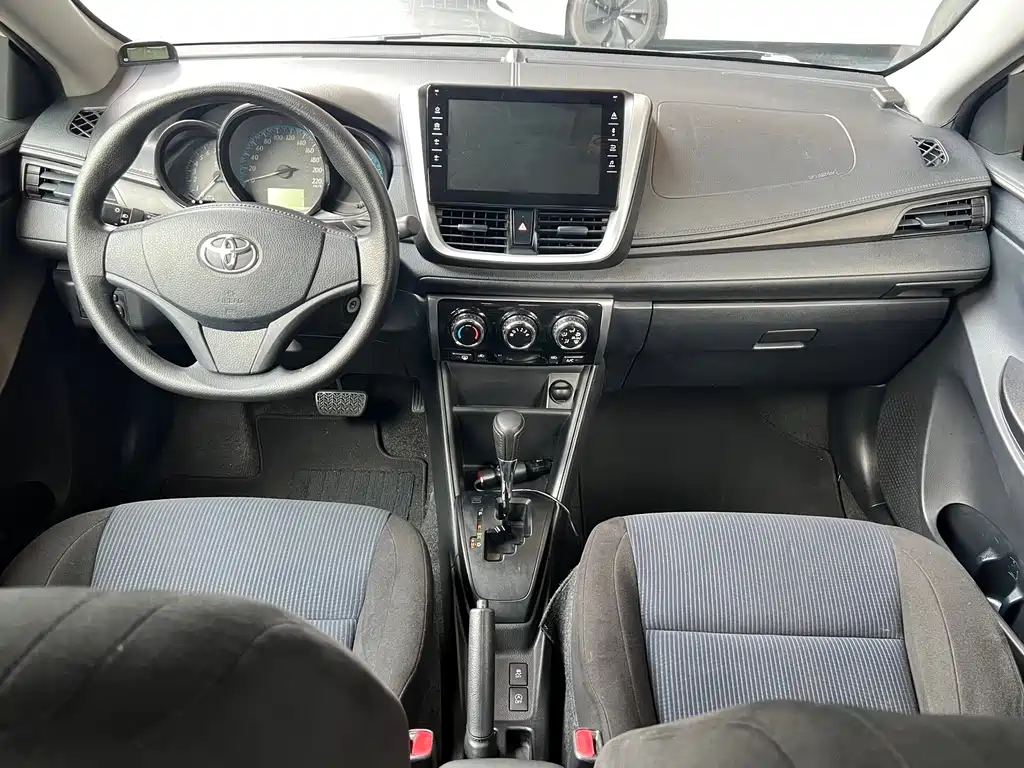 Toyota Yaris L — миниатюра 6