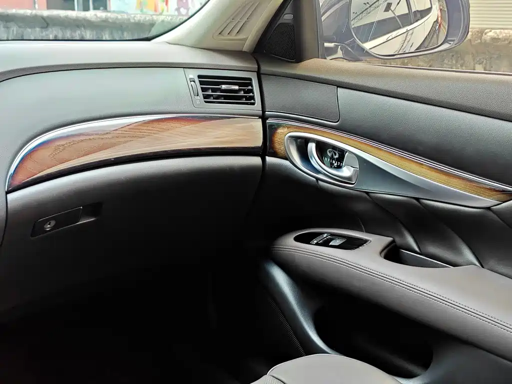 Infiniti Q70 — миниатюра 12