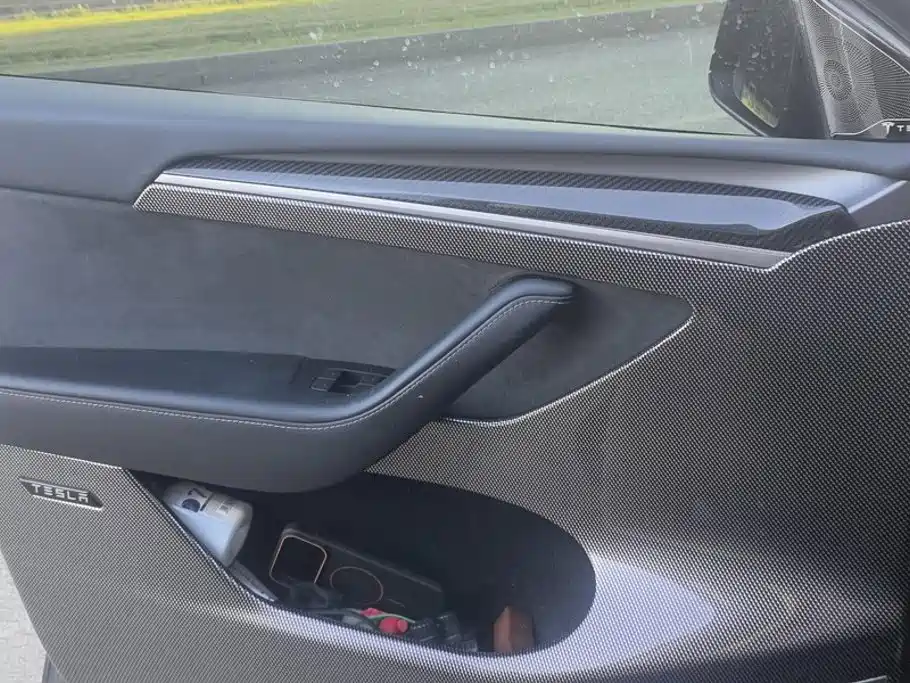 Tesla Model Y — миниатюра 7