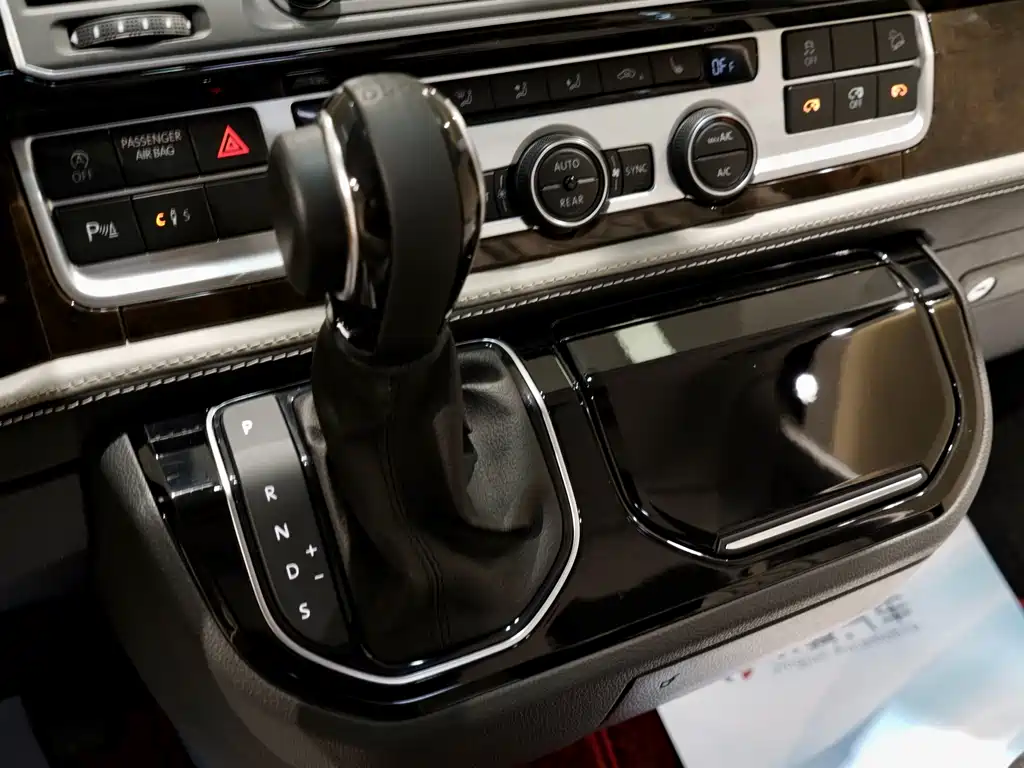 Volkswagen Multivan — миниатюра 11