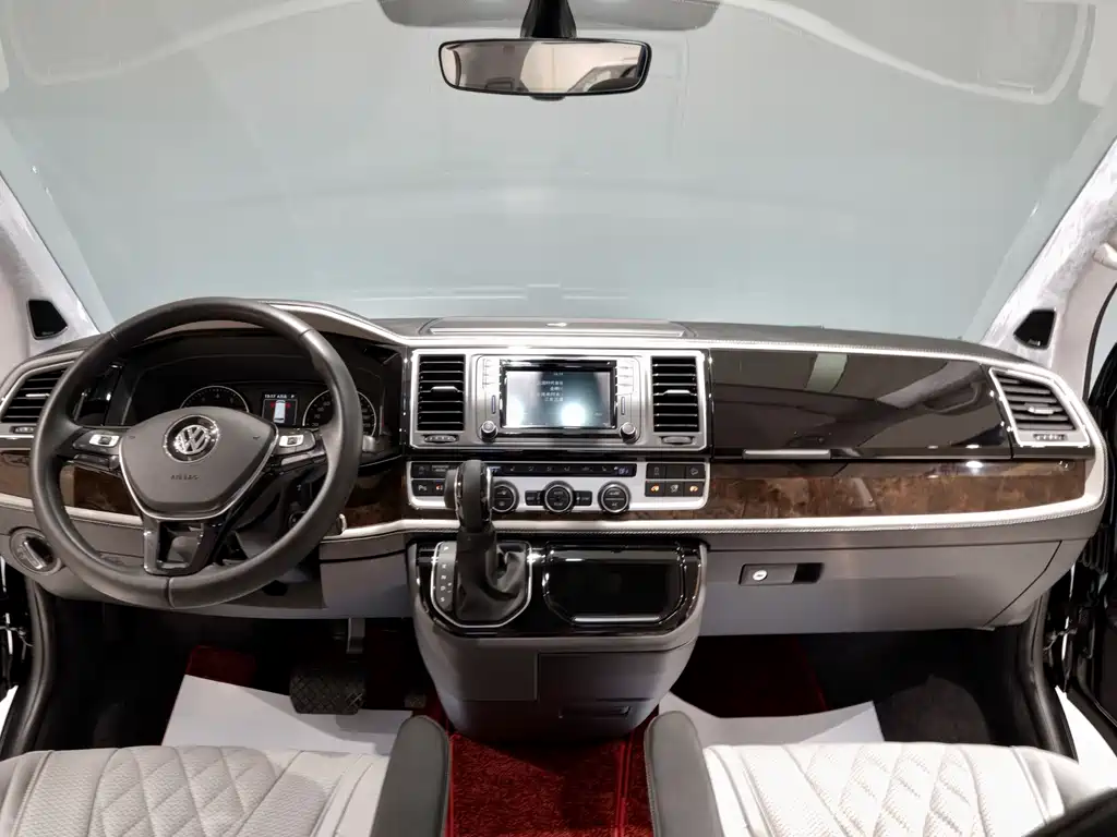 Volkswagen Multivan — миниатюра 5