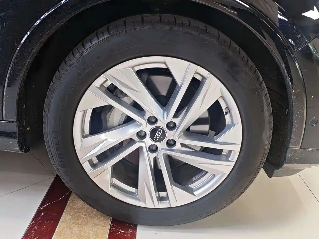 Audi Q7 2023 45 TFSI quattro S line Sport