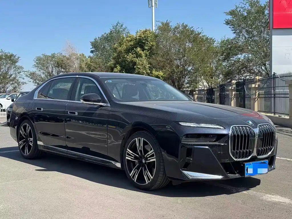 BMW 7 Series — миниатюра 3