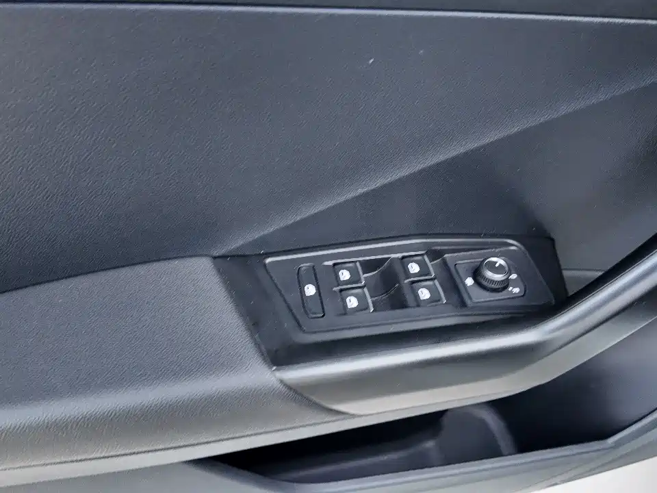 VOLKSWAGEN T ROC EXPLORING SONGS