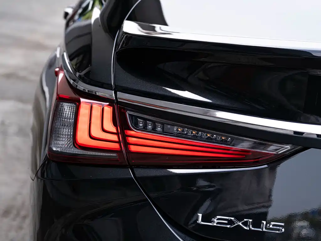 Lexus ES — миниатюра 7