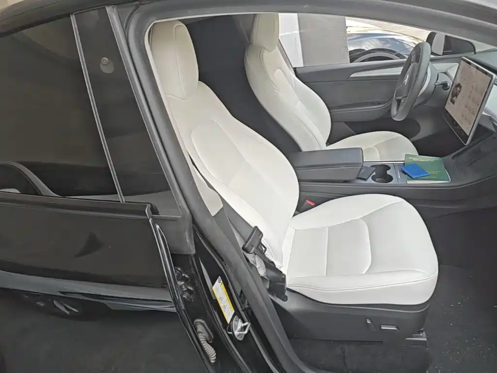 Tesla Model Y — миниатюра 25