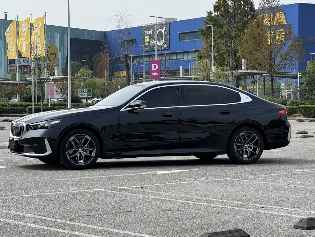 BMW 5 Series — миниатюра 3