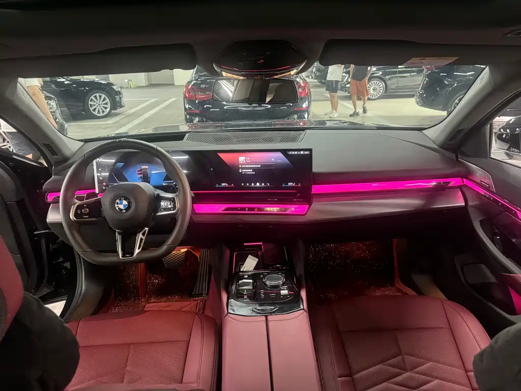 BMW 5 Series — миниатюра 8