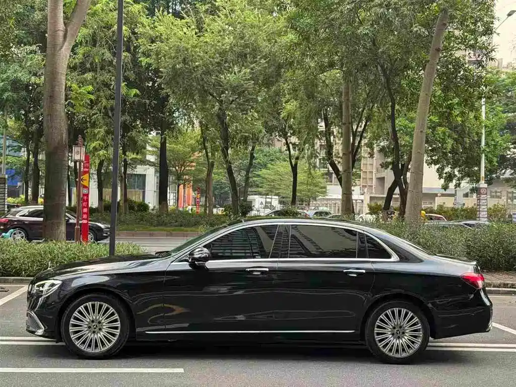 Mercedes-Benz E-Class — миниатюра 2