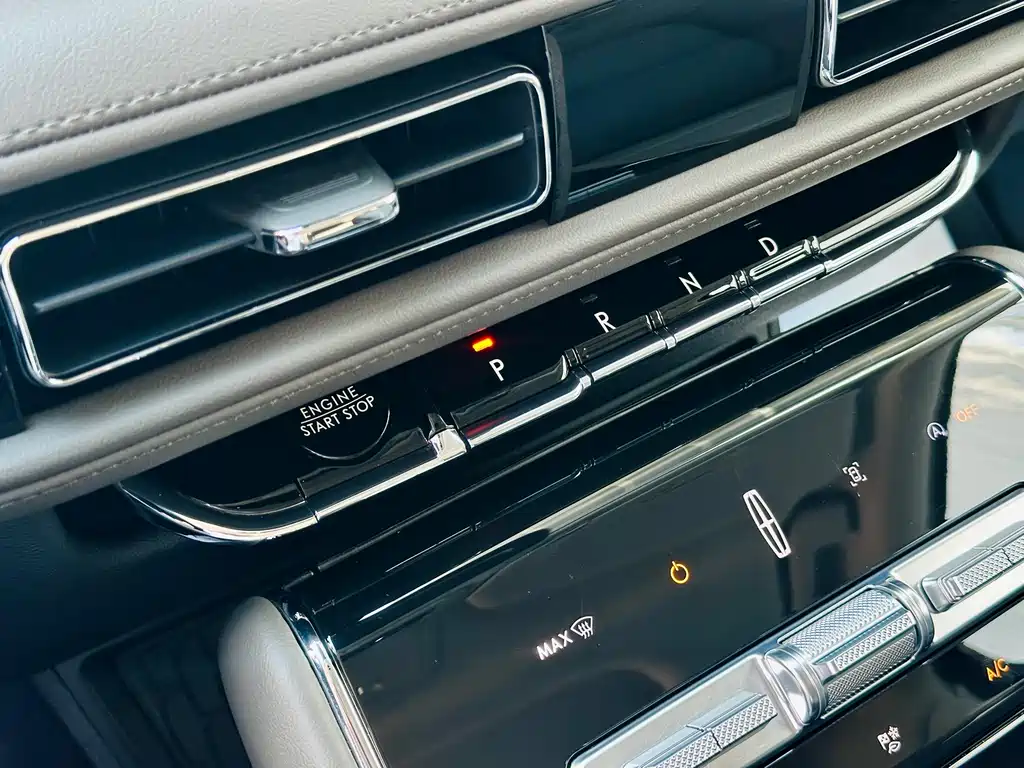 Lincoln Aviator — миниатюра 10