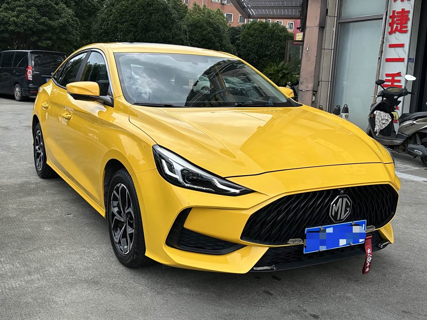 MG MG5 1.5 л 2021 г. желто-оранжевый, пробег 40000 км