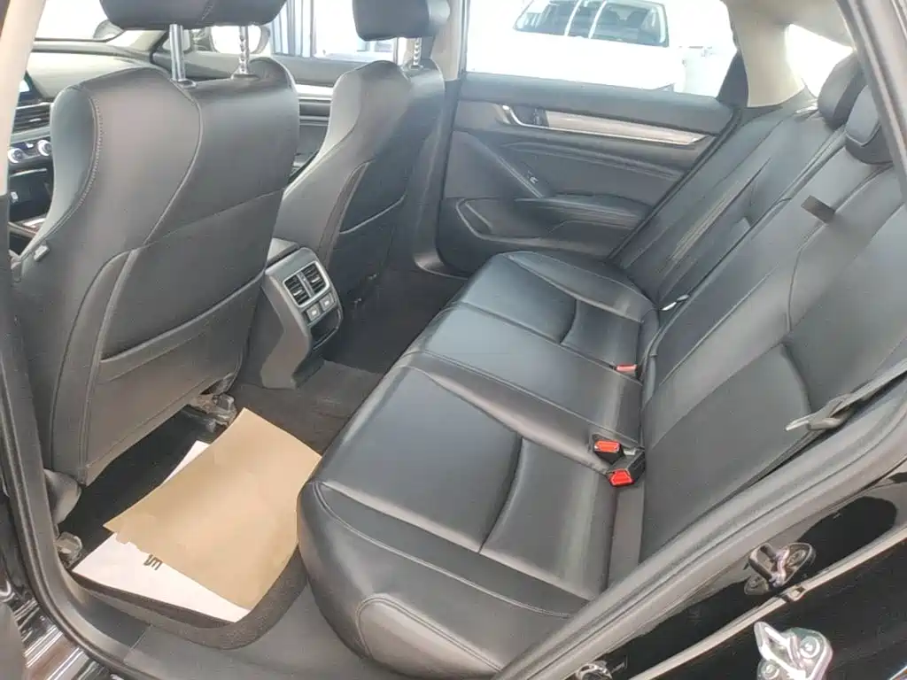 Honda Accord — миниатюра 17