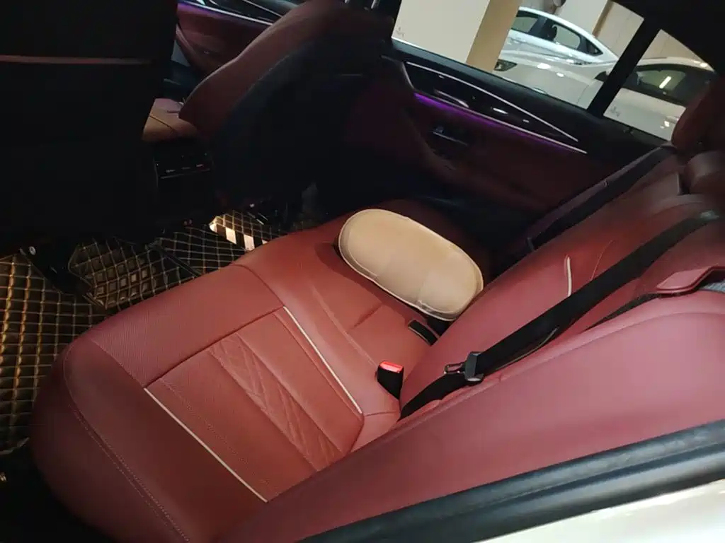 BMW 5 Series — миниатюра 17