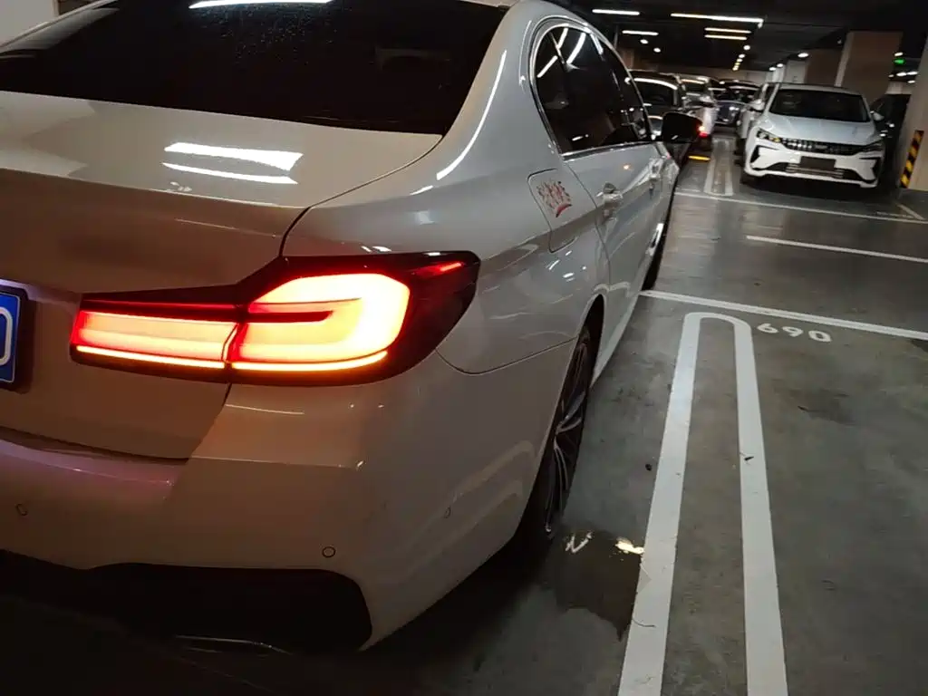 BMW 5 Series — миниатюра 8