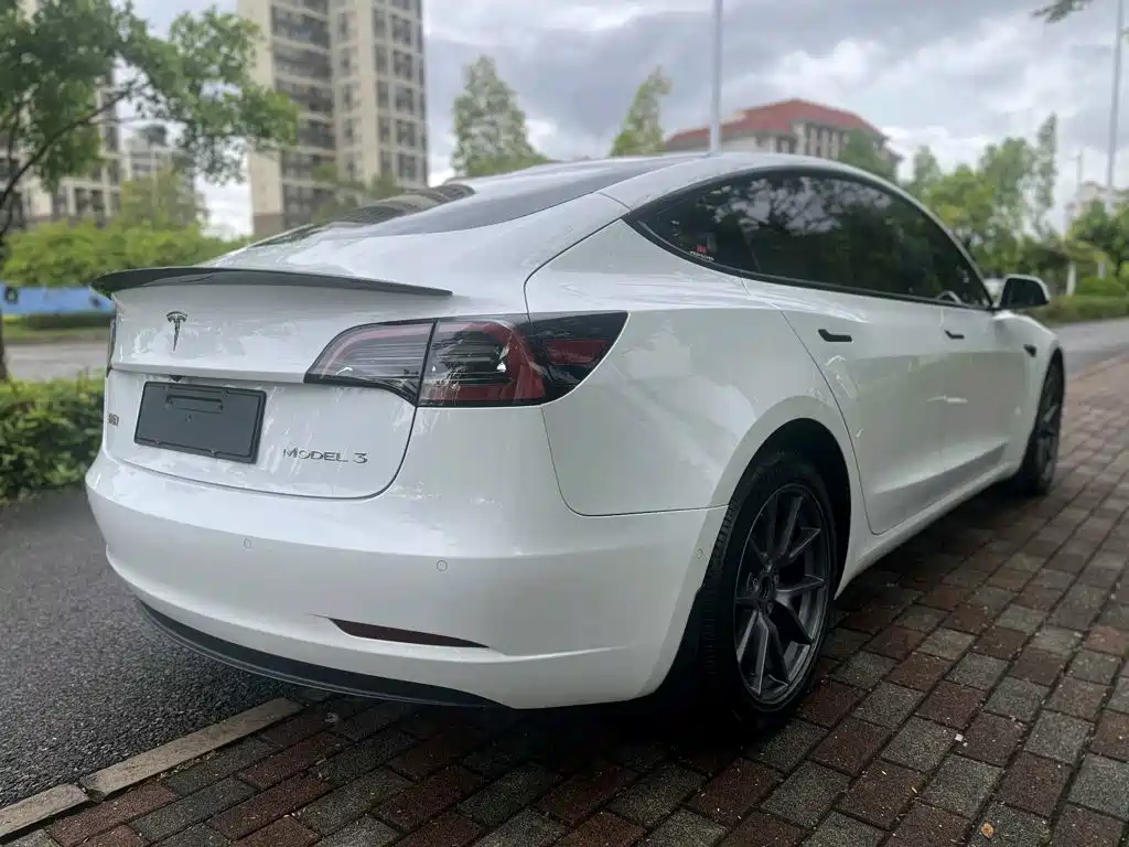 Tesla Model 3 — миниатюра 7