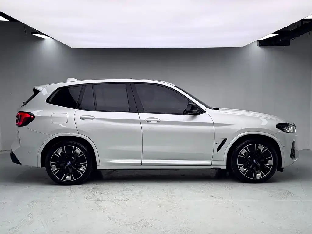 BMW iX3 — миниатюра 15