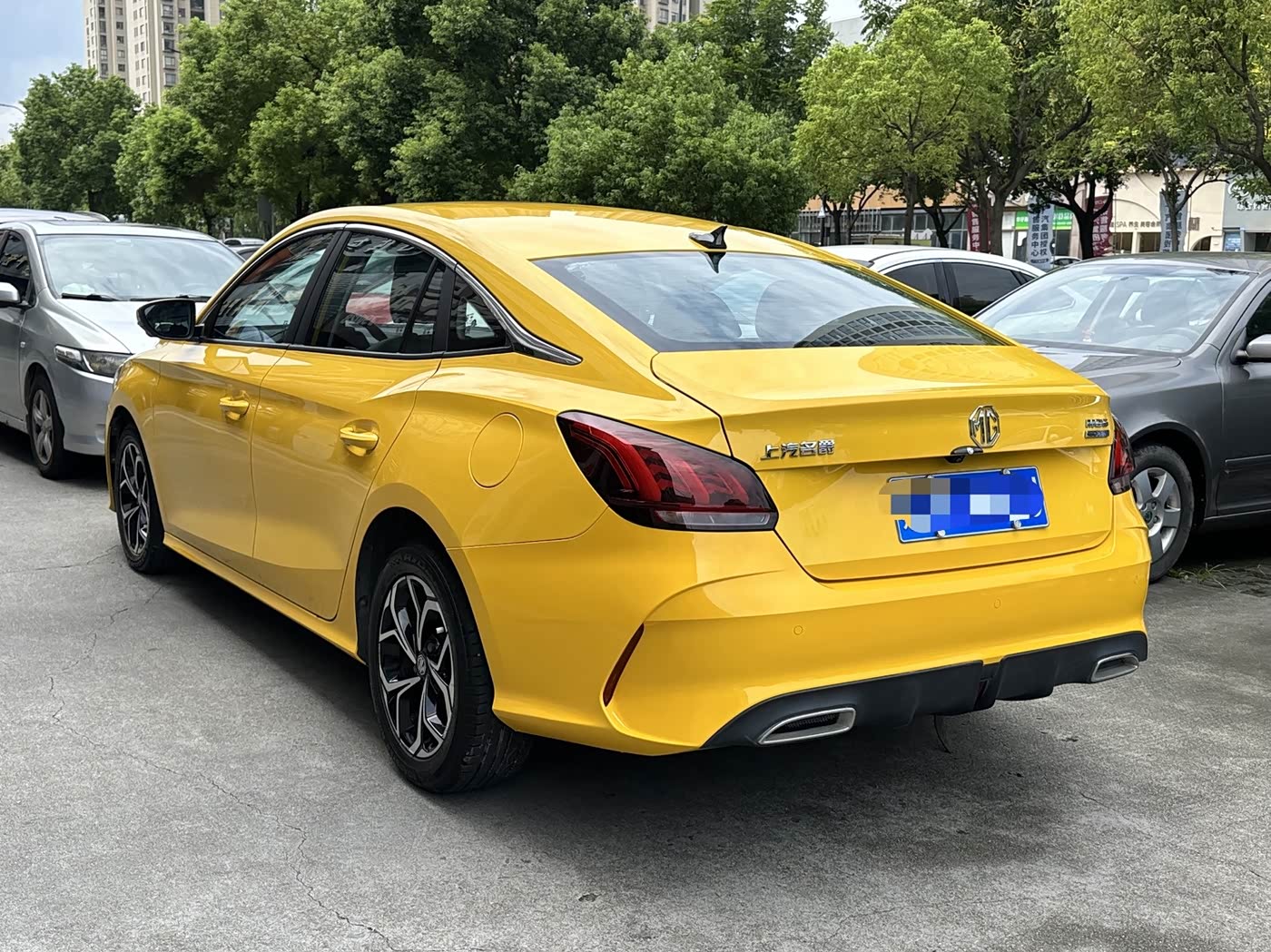MG MG5 1.5 л 2021 г. желто-оранжевый, пробег 40000 км