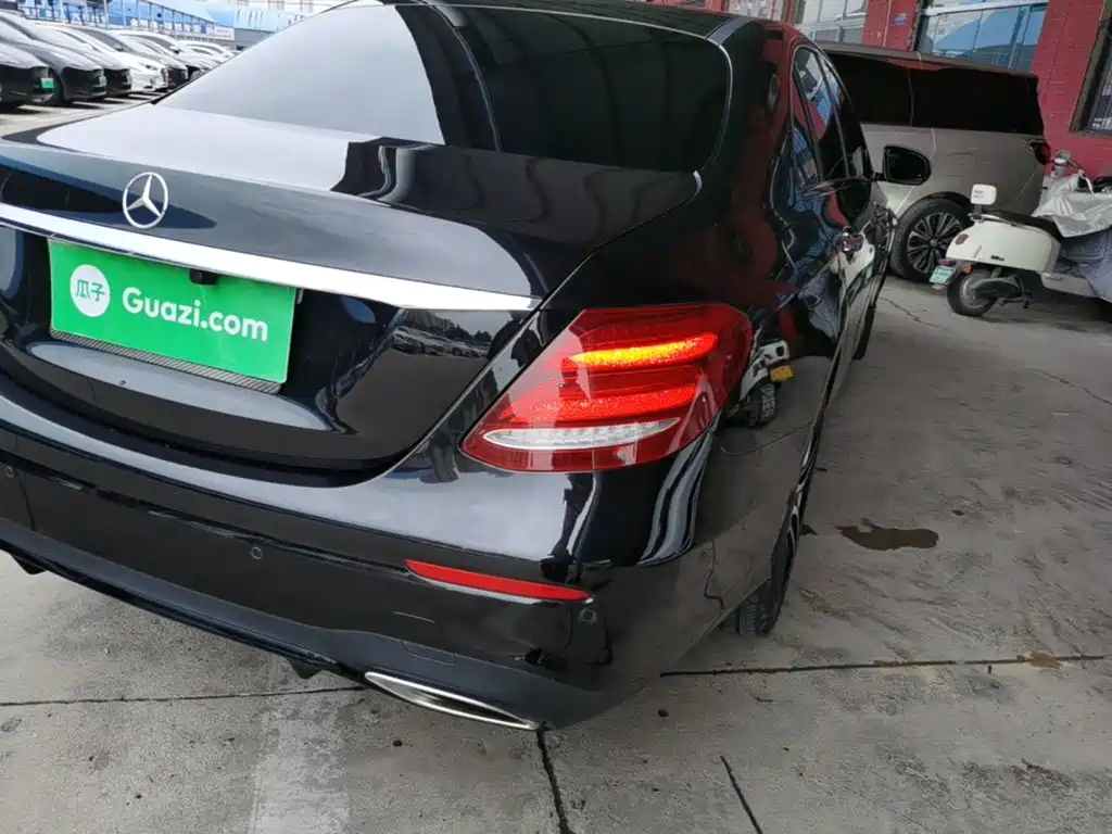 Mercedes-Benz E-Class — миниатюра 8