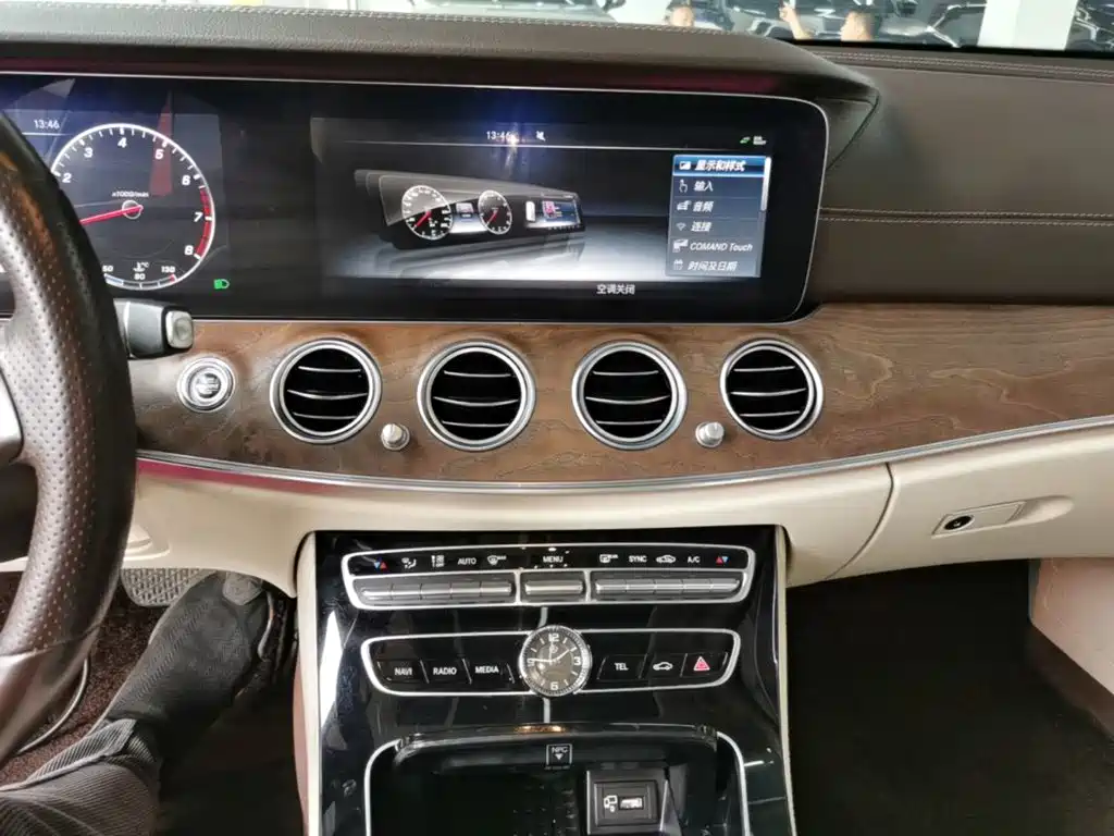 Mercedes-Benz E-Class — миниатюра 13