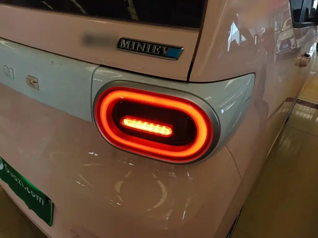 Wuling MINIEV — миниатюра 8