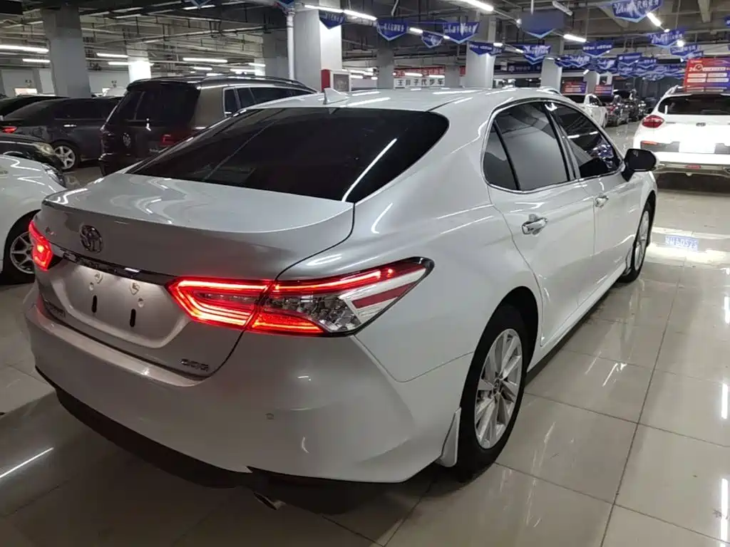 Toyota Camry — миниатюра 7