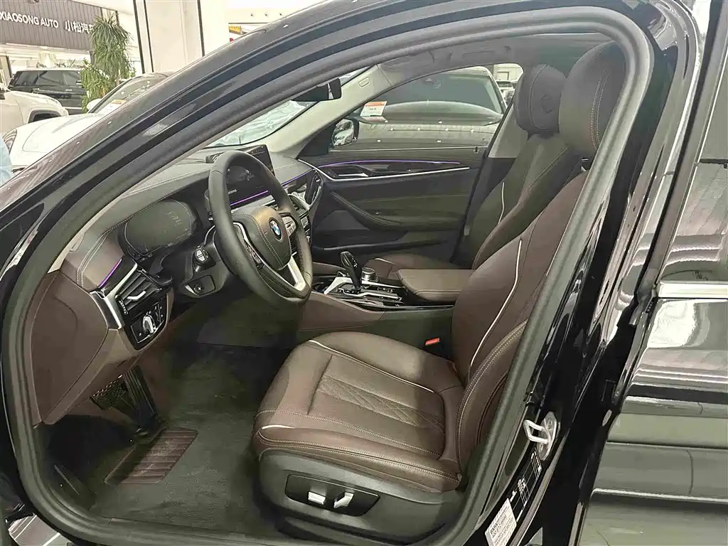 BMW 5 Series — миниатюра 12