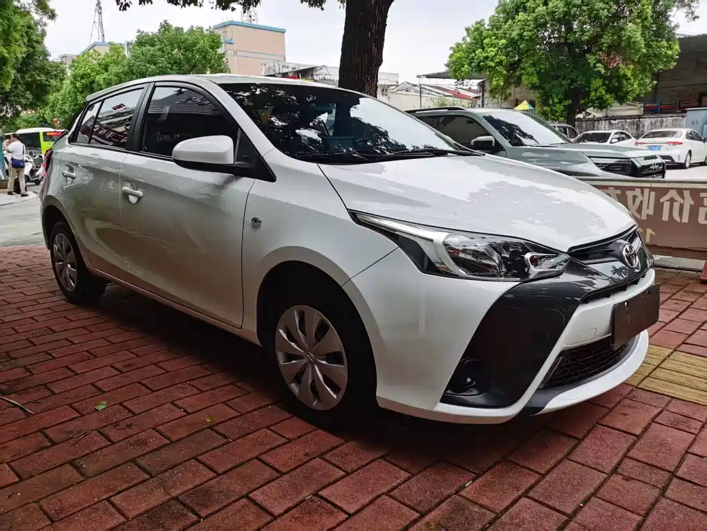 Toyota Yaris L — миниатюра 3