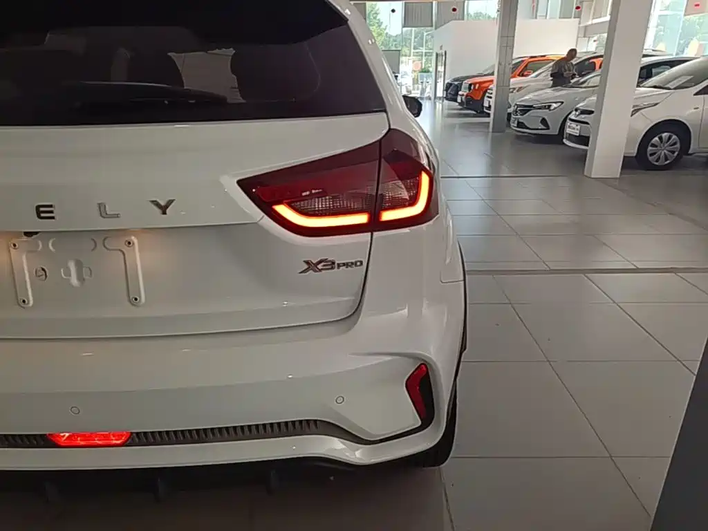 Geely Vision X3 — миниатюра 8