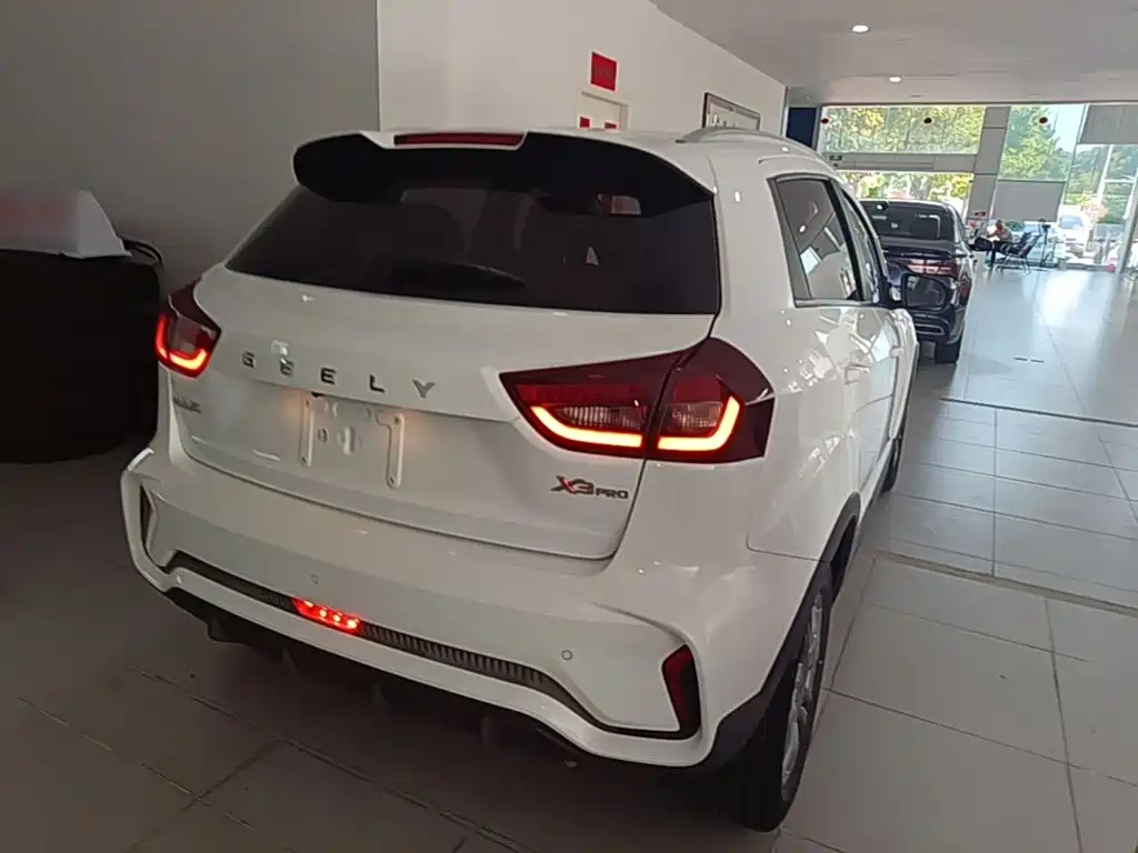Geely Vision X3 — миниатюра 7