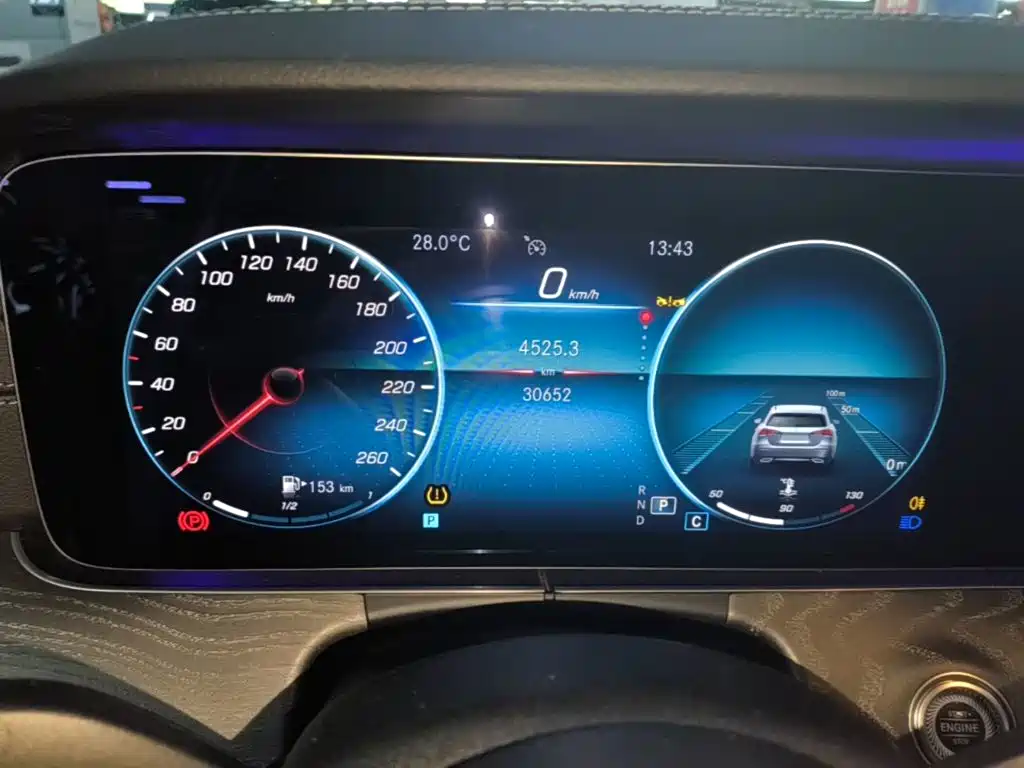 Mercedes-Benz E-Class — миниатюра 12
