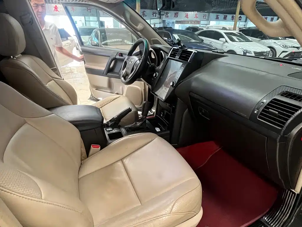 Toyota Land Cruiser Prado 2010 2.7L AT Luxury