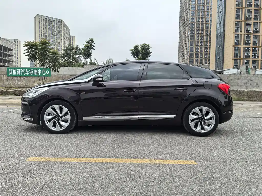 DS 5 2014 1.6T Premium THP200