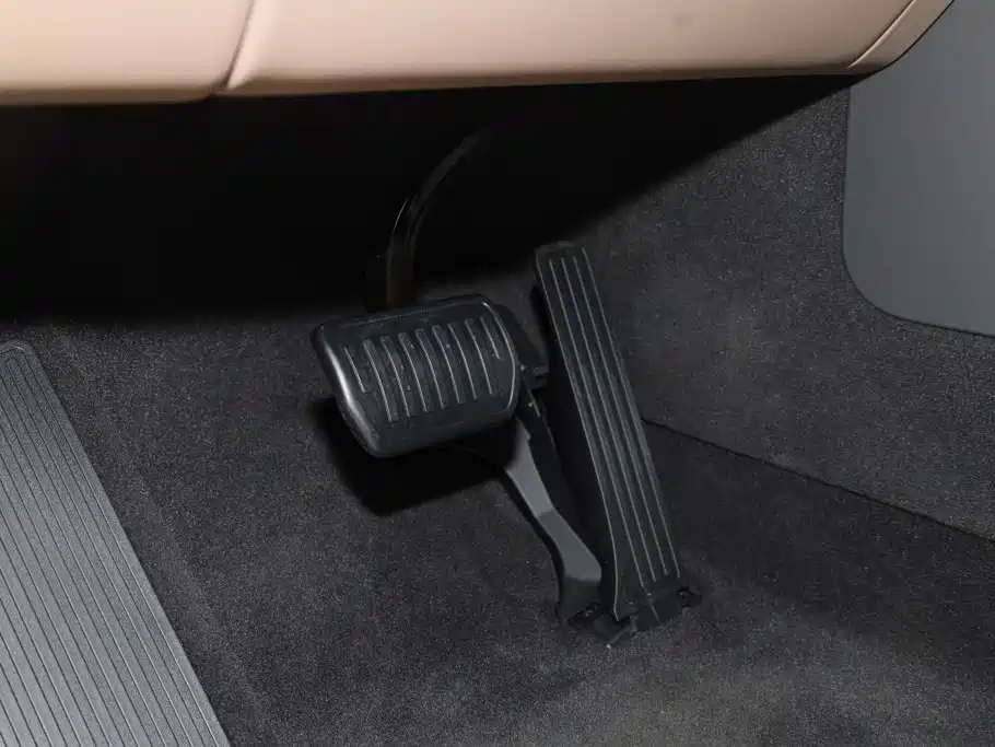 Li Auto Li L8 — миниатюра 23