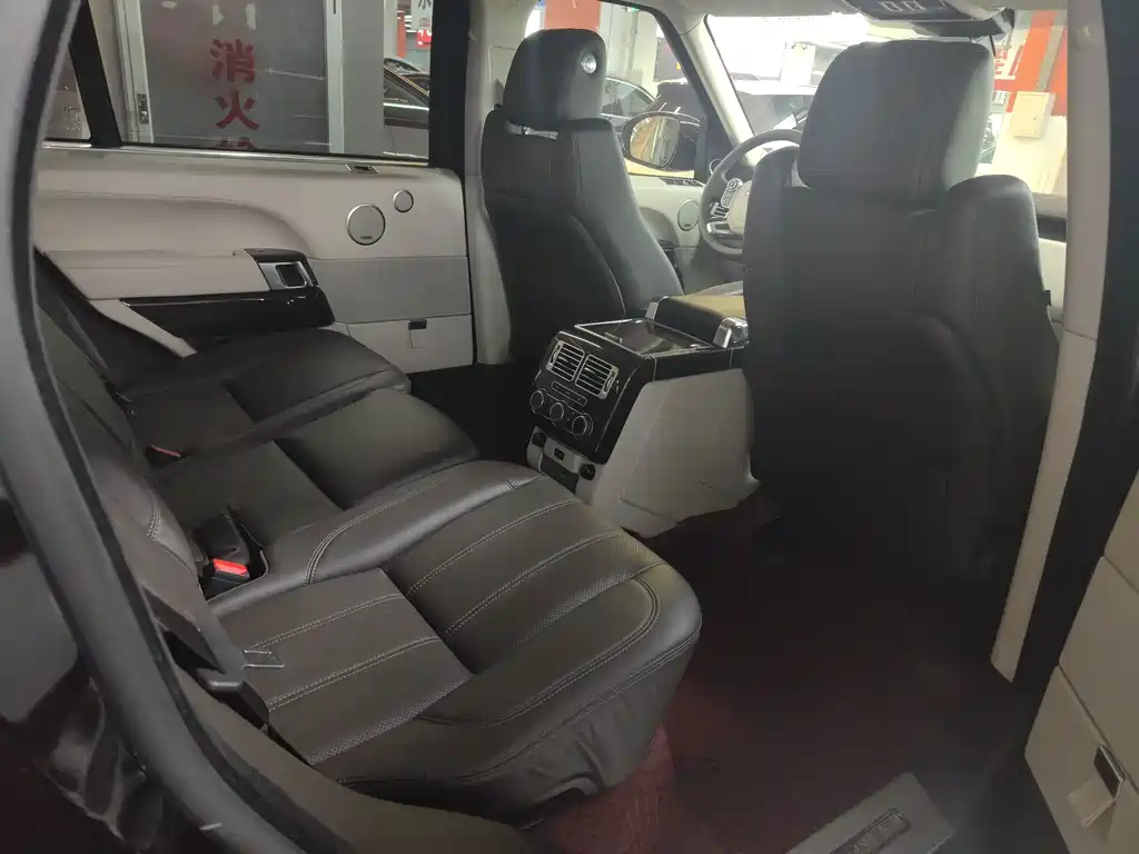 Land Rover Range Rover — миниатюра 9