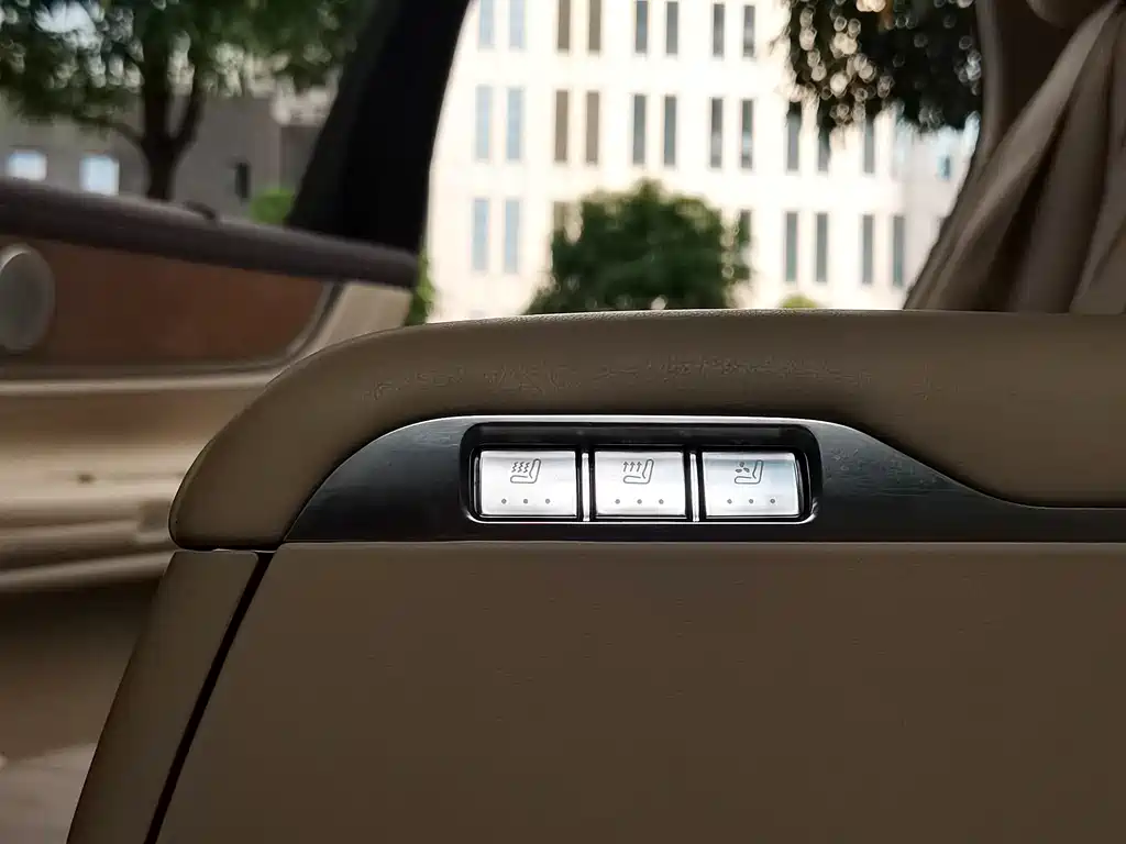 AITO ASK THE WORLD M9