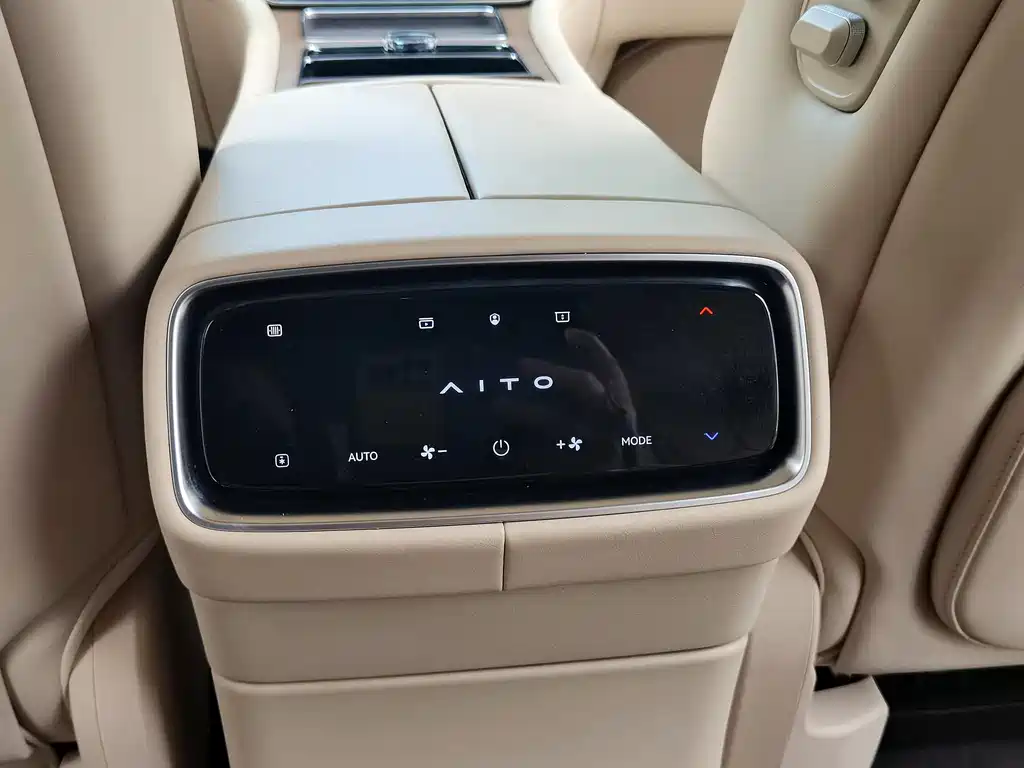 AITO ASK THE WORLD M9